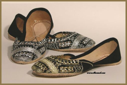 Women's Velvet Punjabi Shoes  sk880