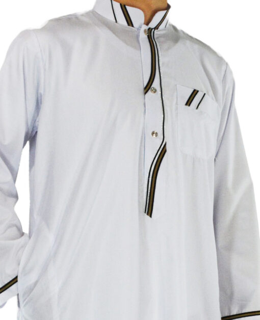 Mens-White-Thobe-with-Embroidery-and-Button-up-front-Closeup-832x1024